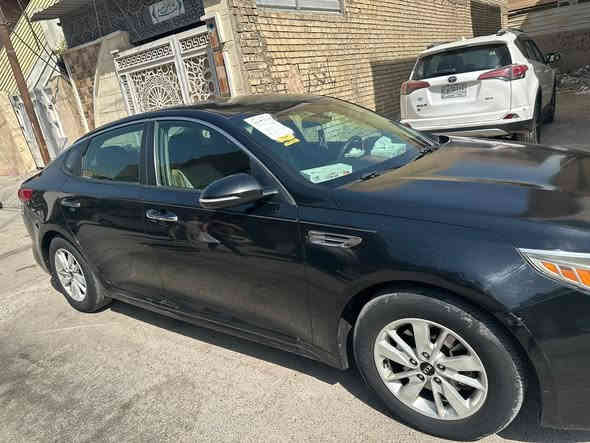 السلام عليكم 
كيا أوبتما وارد أمريكي موديل ٢١٠٦ ماشيه السياره ١١٧ الف حادثها قبق الجنطه 
السعر ١١٧ وبيها مجال 
***********
