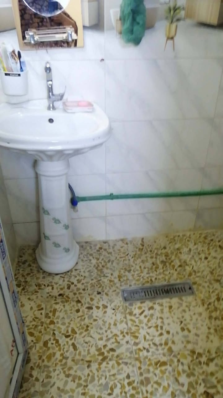 السلام عليكم
يتوفر لدينا دار البيع المساحة 110 متر. 
طابق واحد جاهز للسكن 
طابو زراعي سند 25 الك حق  
العنوان منطقة الدوانم مجاور شرطة الخامسة قرب جامع ملك القدوس 
يحتوي دار صالة مدخل مطبخ غرفتين نوم حمام تواليت خارجي مناور 
سعر مطلوب 83 مليون بي مجال تعال شوف موقع البيت 
هاتف ***********
