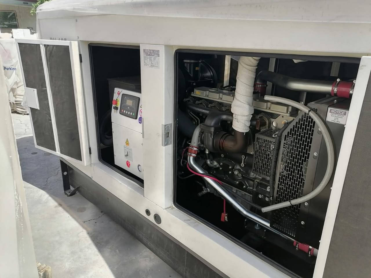 🌟 صباح الخير زبائننا الكرام 🌟
شركة الصقال لتجارة وصناعة المولدات تعلن عن مولدة 165KVA بمواصفات عالية وجودة مضمونة 💪

🔹 محرك Perkins (صناعة بريطانية 🇬🇧)
🔹 رأس توليد Leroy Somer (صناعة فرنسية 🇫🇷)
🔹 كارت تحكم DSE (بريطاني 🇬🇧)
🔹 كاتم لبناني عالي الجودة، مناسب للأجواء العراقية ويتحمل الظروف القاسية 🇱🇧

✨ أداء قوي + تشغيل مستقر + عمر طويل

🎁 وهدية خاصة لفترة محدودة مع كل مولدة!
💰 أسعار منافسة جداً ومناسبة للجملة والمفرد

🛠️ ضمان سنة أو 1000 ساعة تشغيل (أيهم أسبق)
🛠️ خدمات صيانة متوفرة + قطع غيار وزيوت أصلية

🚚 النقل والنصب داخل بغداد مجاني

📞 للاستفسار والحجز:
***********
أو مراسلتنا على الصفحة مباشرة

🔥 لا تفوّت الفرصة… العدد محدود
