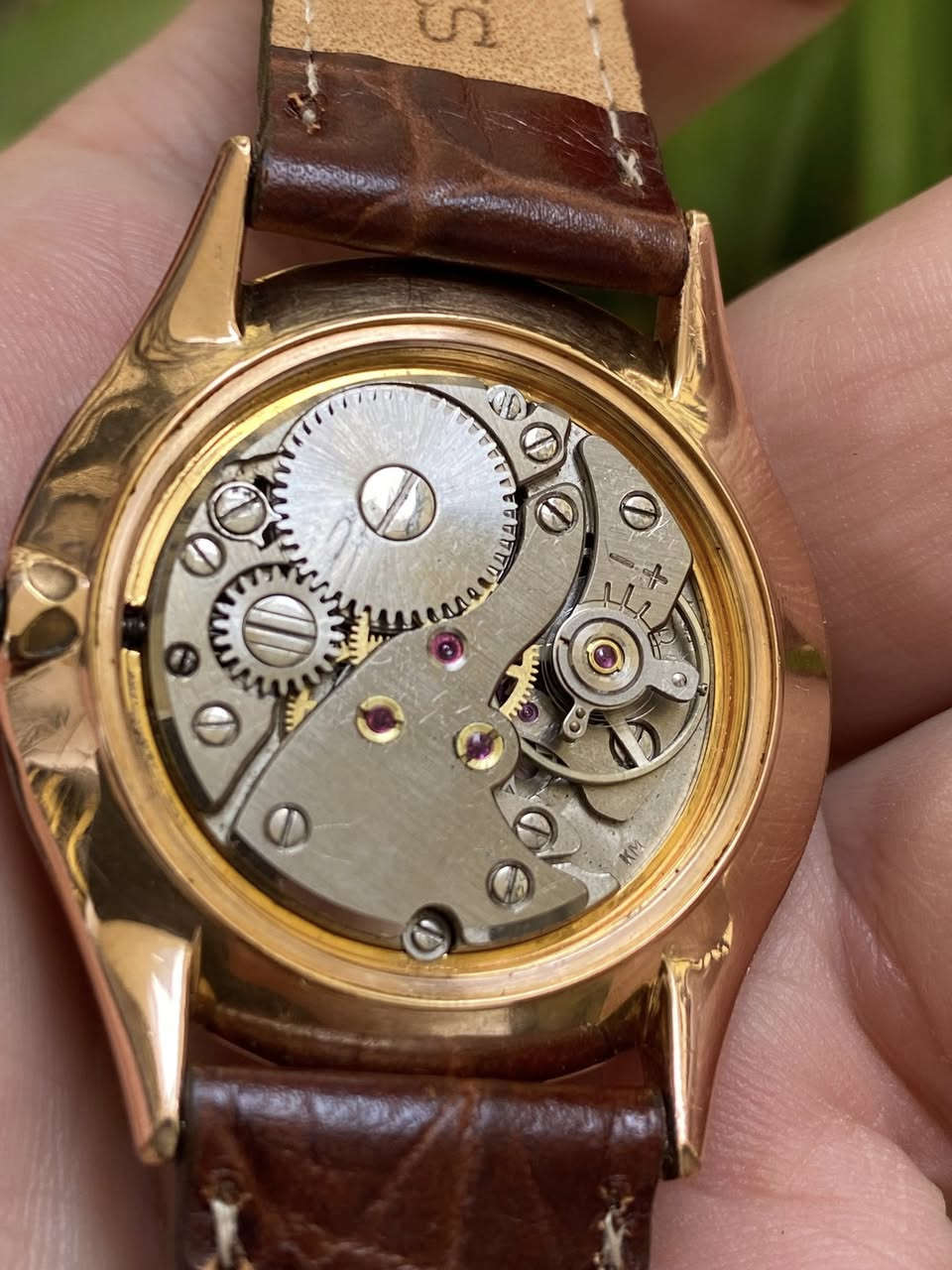 جمال الفنتج المخزن 

جوفيال سويسري اصلي 

نصب تكويك 

طرة ذهب 

تعمل بكفاءة عالية

مينا جدا مميزة 

نظافة تامة

طلاء ذهب 

تاريخ يومي 

مقاومة للماء 

زجاج مقاوم للخدوش

دكمة اصلية معلم جوفيال

سير مستبدل جلد اصلي 

القطر ٣٤

السعر ٨٥ الف 

يوجد توصيل لجميع المحافظات 

***********
