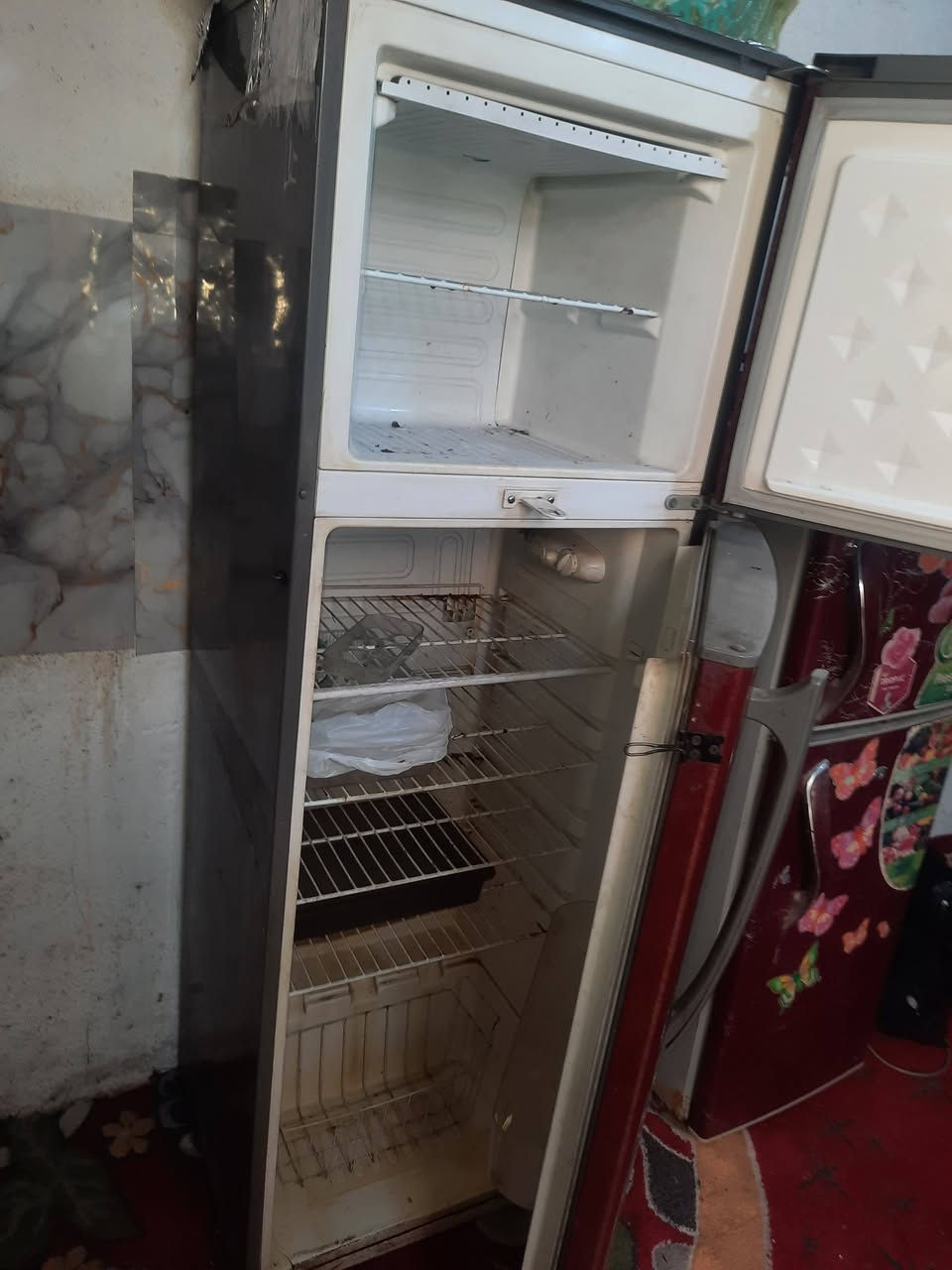 السلام عليكم ثلاجات شغالات ع فحص سعر الوحده ٧٥
عنوانهن رحمانية الشعلة التواصل ***********
