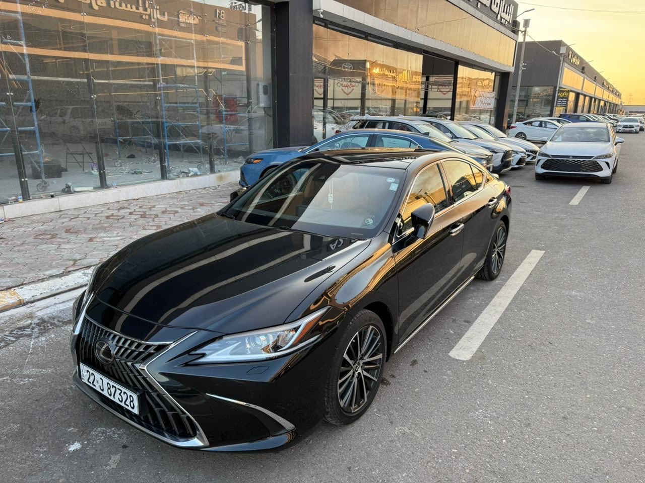 لكزس es 350 للبيع ماشي 38 الف عليها افلام حمايه كامله مواصفات خاصة السعر خاص ***********
