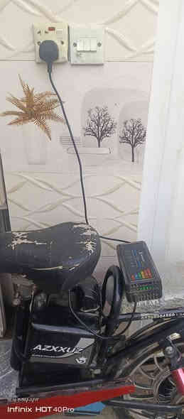 السلام عليكم 
دراجه شحن للبيع (كشر) عطل سكليتر فقط كامل ملحقاته 
العنوان /بغداد البياع نهاية الشرطه الخامسة باتجاه شارع الرضوانيه..( رقم واتساب ***********)  
السعر  100وبيه مجال
