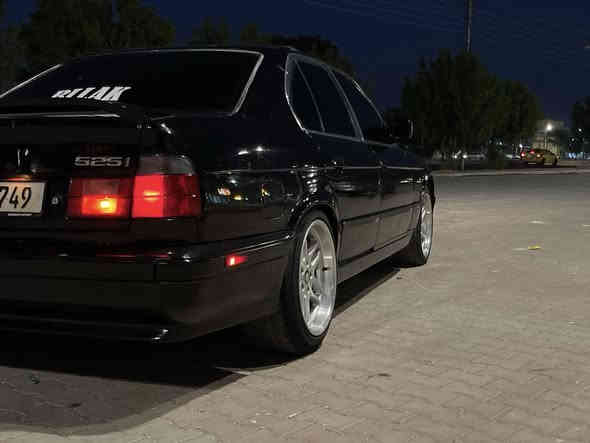 سلام عليكم من رخصه ادمن سعره (61💵💵) بي مجال و525موديل 1990 اصل وفصل كير عادي ضربته خفيفه كلش سلايت شغال صدر امامي خلفي كوله جديد رقم مميز بسمي مكينته كلش قويه تايرات ويل جديد دبلات جديد شادهن سياره خير من الله مابي اي نقص 4 جامات كهرباء مكاني ديالى خانقين وقم موبايل ***********
