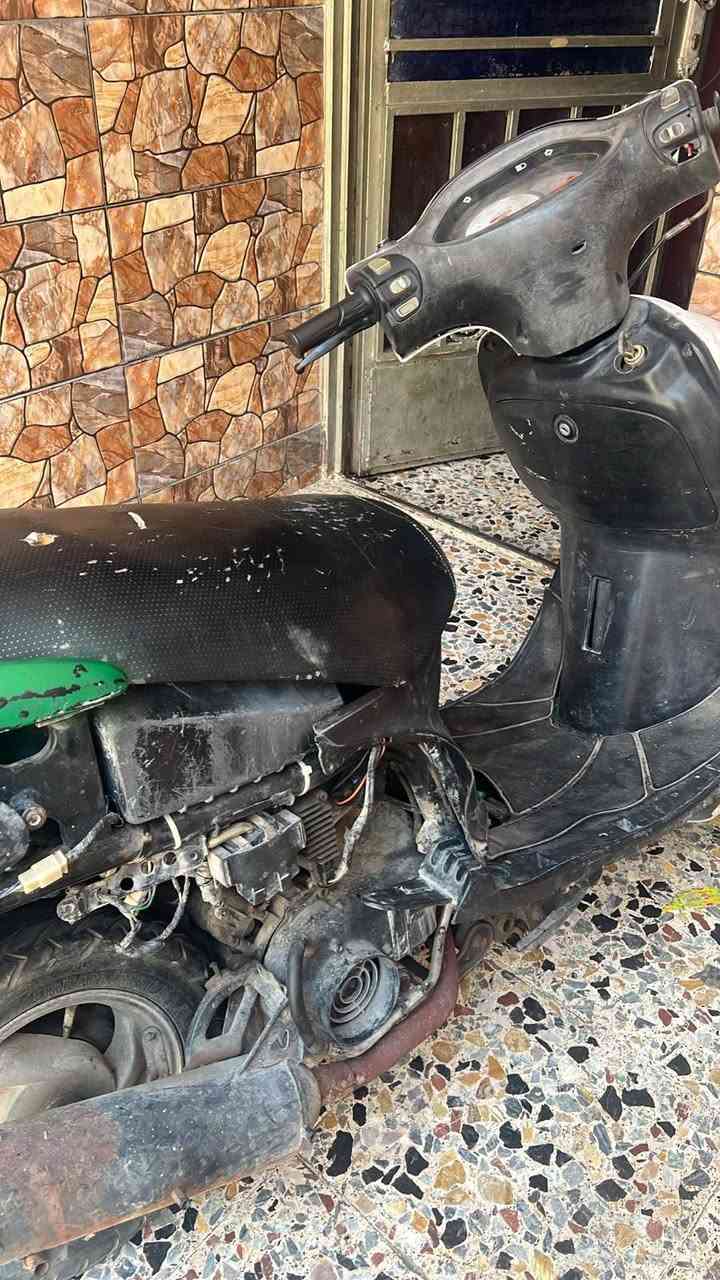 سلام عليكم شباب عندي هاي دراجه دولفين تشتغل الا تكلي شبيها مابيها ابيع كوم حديد سعرها 150 وبيها مجال مكان مدينة الصدر 
***********
