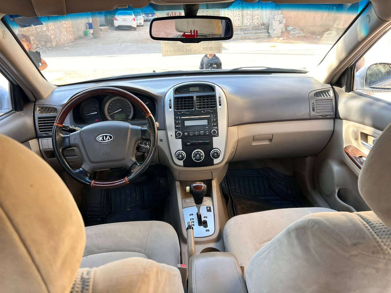 سلام عليكم سيراتو موديل 8 مكينه 1600 كير تبريد ثلج   حداديه 70بلميه مصبوغه عام جماليه سنويه لل29 السعر 72وبيه مجال بصيط ***********
