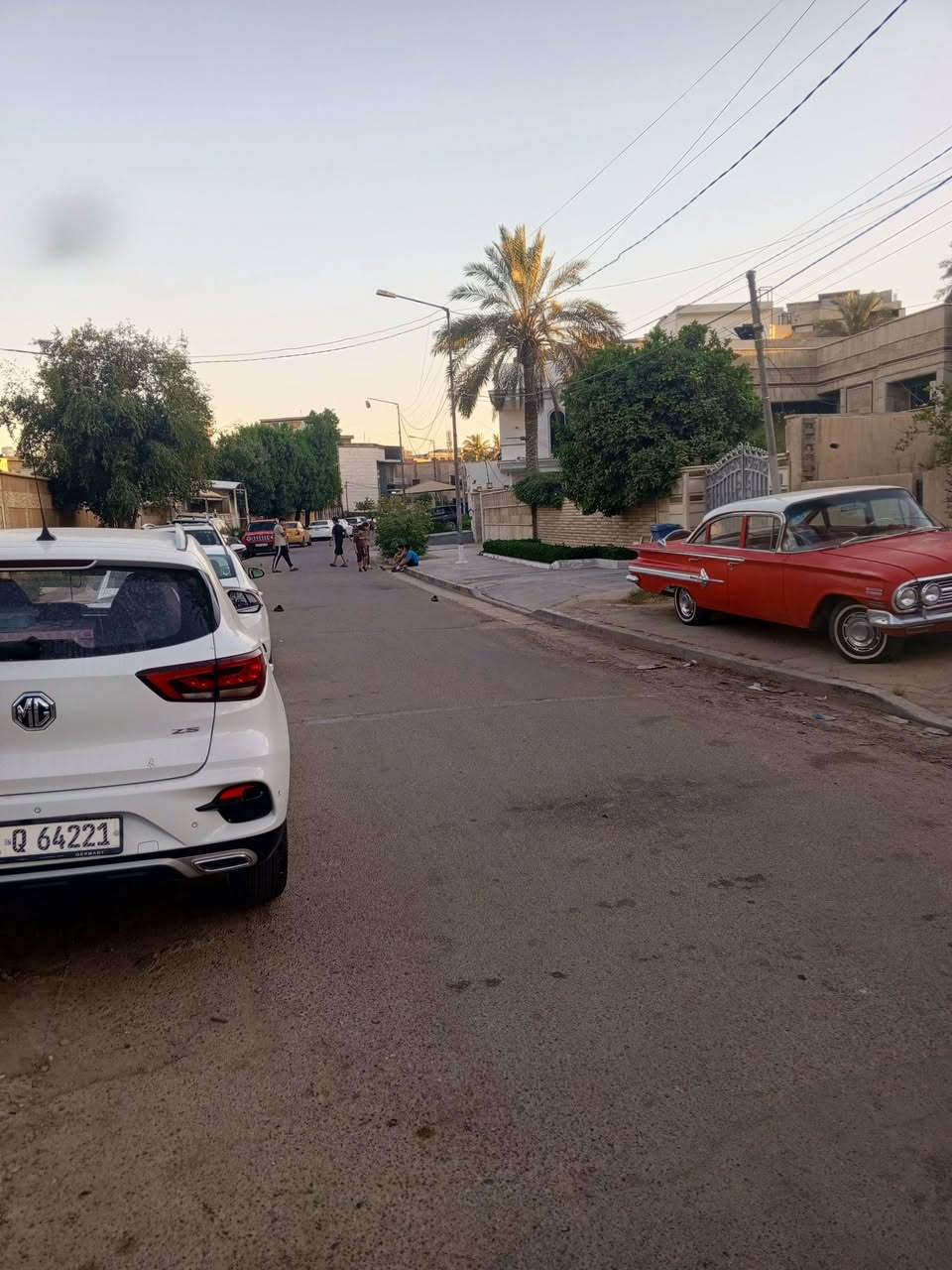 للبيع دار 70 م واجه 5 واقع حال 90 متر
الوزيريه خلف مسرح الطليعه 
للأستفسار ***********
