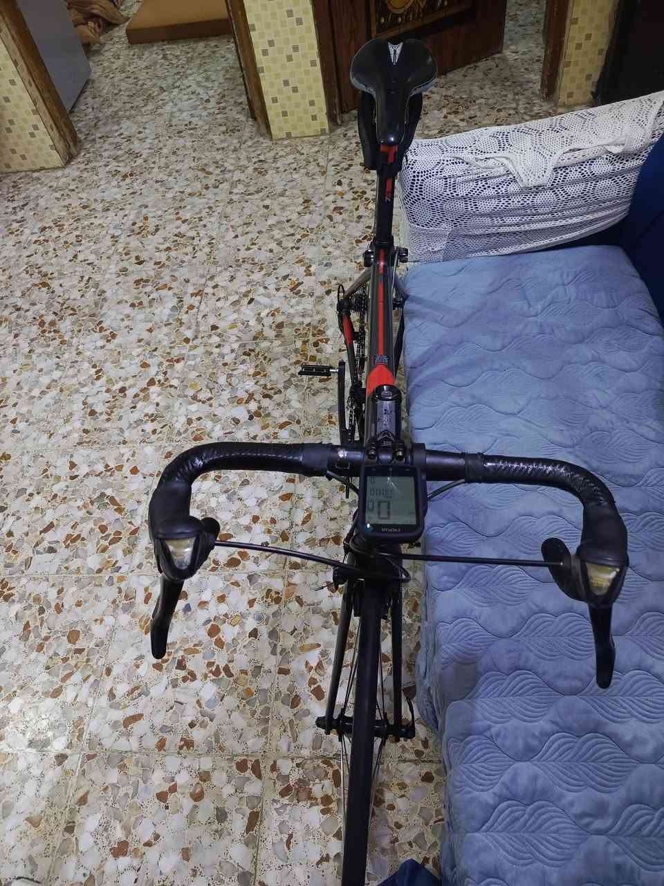 سلام عليكم
بايسكل رود للبيع ماركت FELT الغنيه عن التعريف

السستم بل كامل سورا

حجم الفريم 48

حجم الوياله 25*700

العكرب 2*9

الماشه مالته كاربون فايبر

الويل الامامي H500

الويل الخلفي FELTالاصلي

البطيخه الخلفيه6بنط صوت عالي 

البايسكل كامل مكمل ماناقصه اي شي

السعر325 وبي مجال 

مكاني بغداد شارع فلسطين 

الرقم***********
