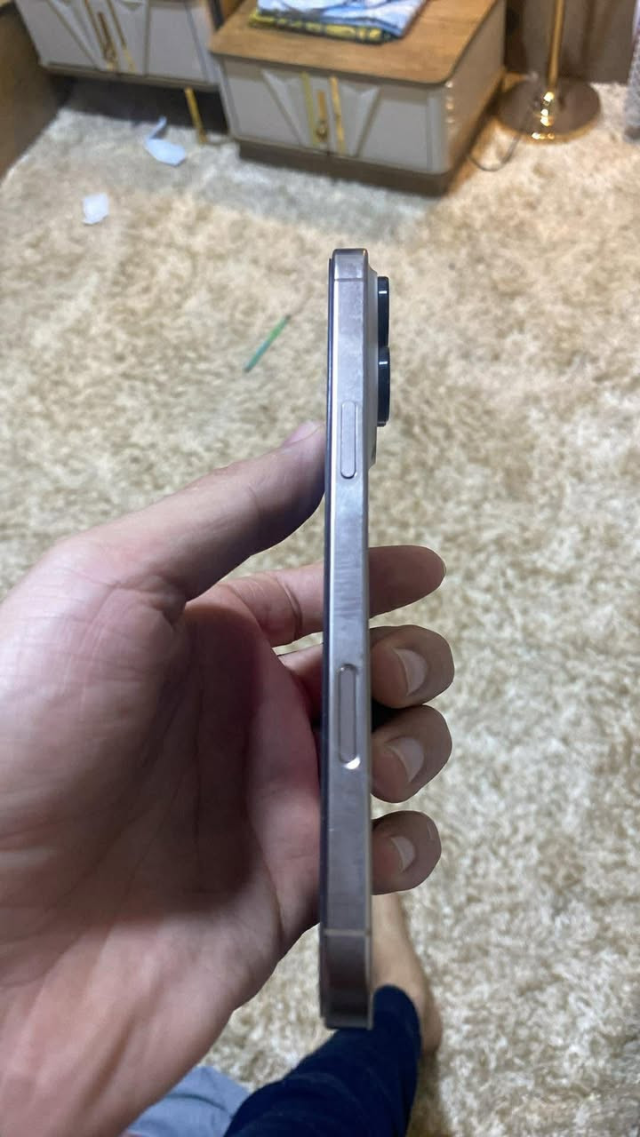 السلام عليكم 16 برو ماكس
ذاكرة 256
بطارية 99
دورات الشحن 130
دبل سيم Z/AA
نظافة 99‎%‎ 
بعدو تحت ضمان الشركة 
للاستفسار ***********
