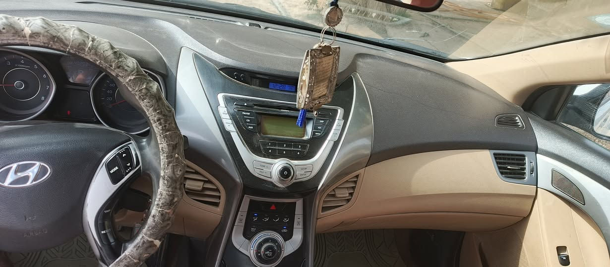 سلام عليكم النتره موديل 2012 خليجي مكينه1800 دوش رقم نجف الاماني تحويل مباشر مكينه وكير وحداديه جدد تبريد ثلج سياره جاهزه من كلشي بيه فقط قطعتين صبغ العنوان الديوانيه  السعر 95 )(***********)
