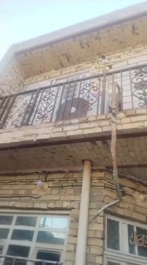 دار للبيع طابق ونص  
                       ((  بس نورنا بتعليقك  )) 
المساحه 100متر بناء عكاده حلو  الدار يتكون من استقيال ومطبخ وصاله وغرفتين نوم و صحيات ومناور العنوان ميسان حي الغدير مقابل اسواق فطومه بضهر شارع 20 السعر  ( 90  ) مليون  
📞 للاستفسار أكثر:     ***********
          مكتب عقارات الساعدي ميسان العمارة
          (  بادرة اولاد  المرحوم حسين ضيدان  ) 
                         (  ملاحظه  ) 
المكتب  مجاز حكومياً ادخل للحساب ناشر ابيوت اي بيت ايعجبك او قطعه  راسلني وتدلل
أعرض عقارك عندنا ودع لنا التسويق
عنـــوان المـكتــب ميسان  
***********     حي الحسين الجديدمقابل السوق 
***********     البتيرة الحولي مقابل الف دار 
***********     حي الجامعي مقابل السوق 
***********     حي الجامعي ودور النفط  
***********     حي الغدير والصحفين وعبجيه
                      ( ملاحظه  ) 
يوجد لدينا كوادر بناء مقاولات عامه
