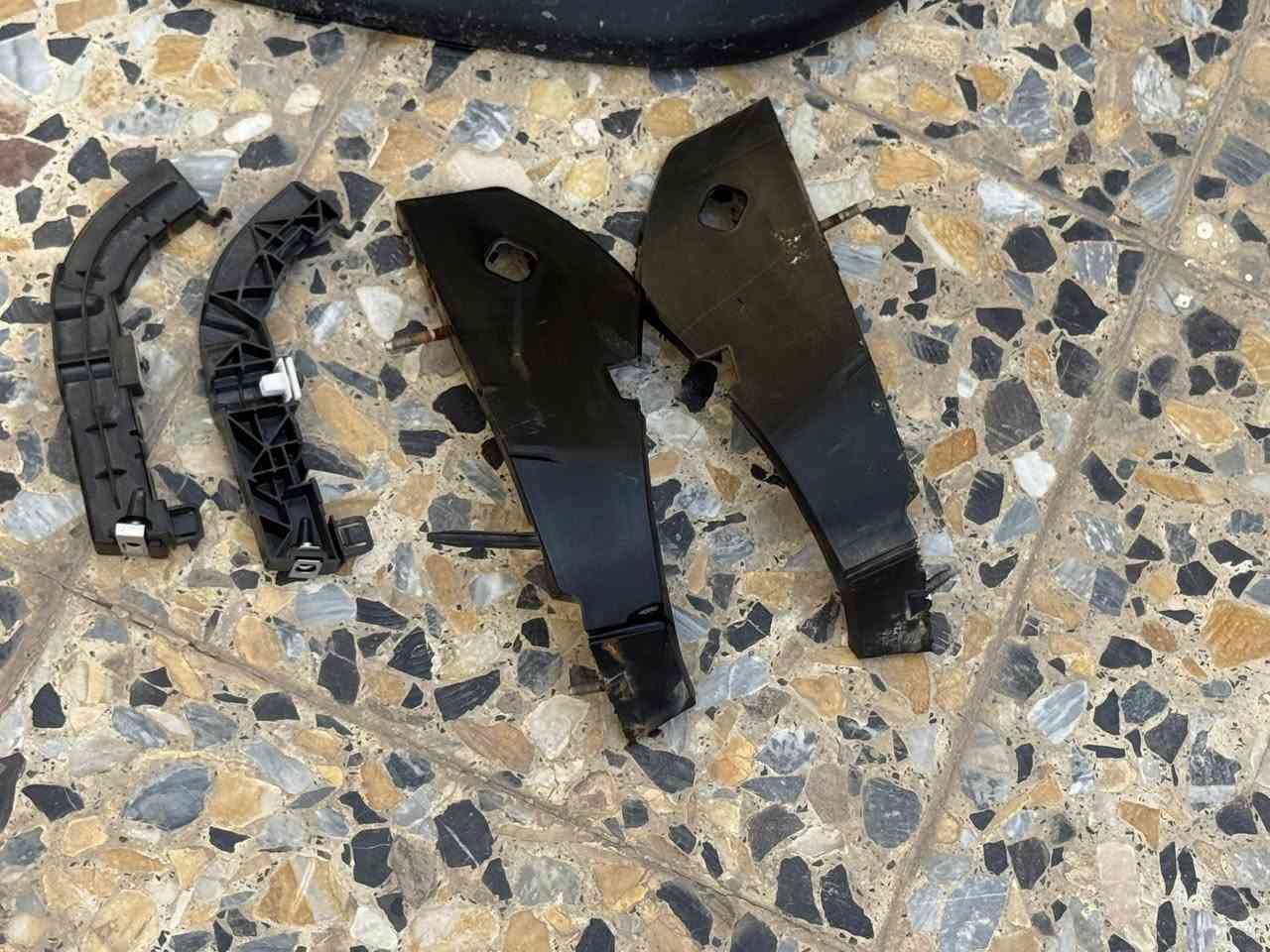 سلام عليكم غراض دعامية SXT للبيع
لحية عريضه اصليه 75 الف
شباك اعلى نيكل 30 الف
شباك اسفل هو والفريم 50 الف 
بروجكترات وكلوبات وكفراتهن مال دعاميه 25 الف
ماسكات 4 كبار وصغار 20 الف 
تك كفر مال لايت 5 الف 
مكاني بغداد الكاظميه وماعندي توصيل 
*********** موجود واتساب
