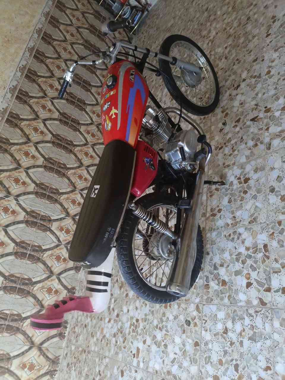 سلام عليكم دراجه لبيع بدون دراجه نضيفه حيل مكينه ما مفتوحه والدراجه مكفوله عشاريه السعر 575وبيه مجال لطيبين العنوان ميسان قريه الهداء الرقم *********** الرقم بيه بس واتساب
