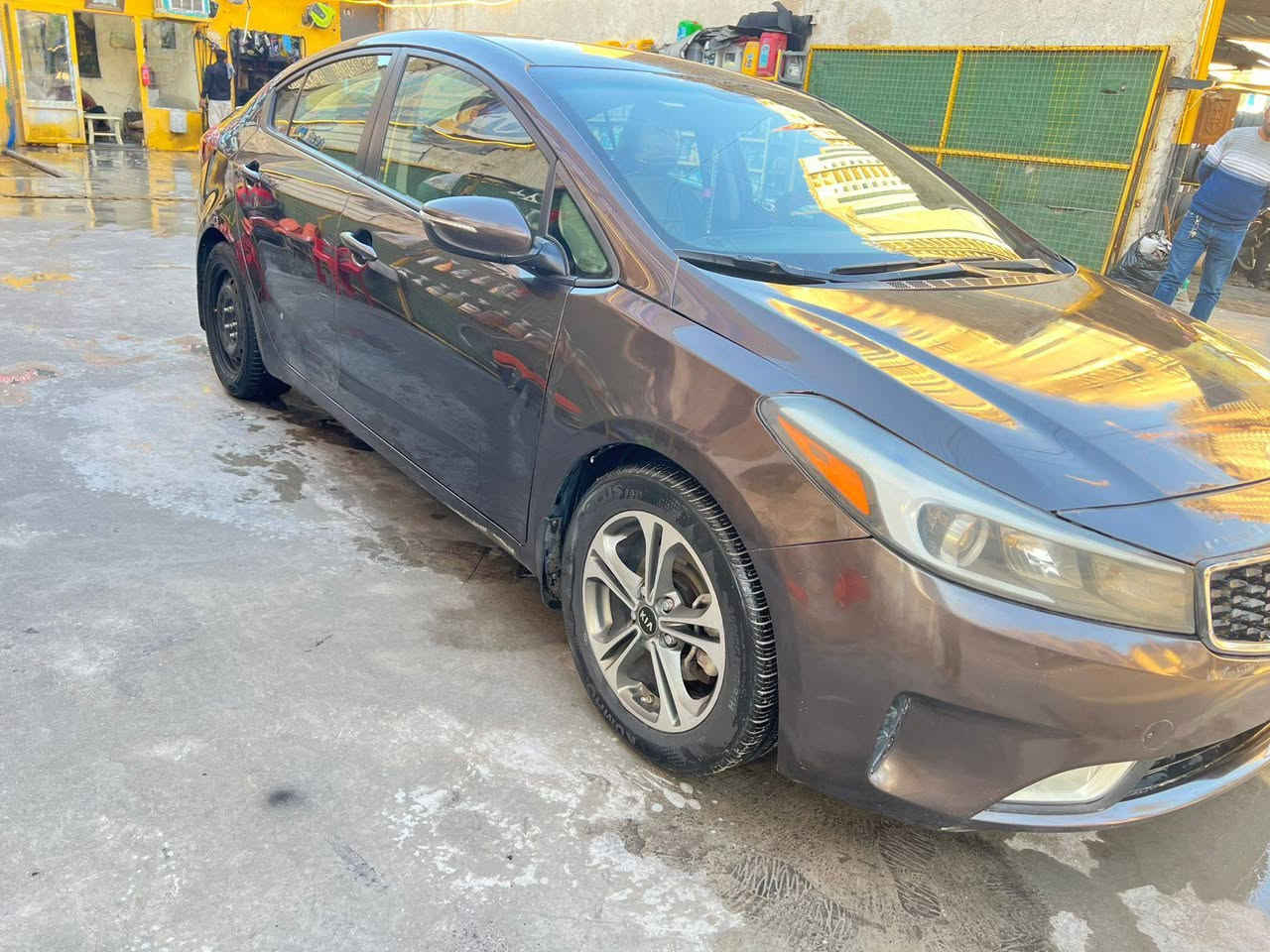 السلام عليكم
كيا فورتي موديل ٢٠١٨
وارد أمريكي 
حادث ٣ قطع صبغ و باب السايق تبديل 
محرك ٢٠٠٠دوش 
كير ATM 
٦نمر 
نص فول 
بصمه عمل 
السيارة نظيفه 
السعر ١١٨ بيها مجال 
المكان بغداد 
للإستفسار ***********
