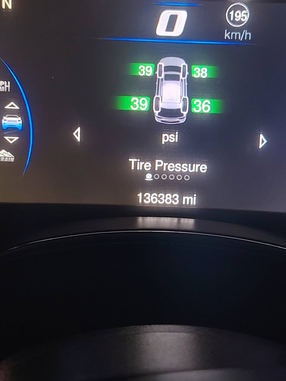 السلام عليكم جيب موديل 2015 خليجي كفاله جاهز وخير من الله فول السيارة رقم بغداد عنوان كربلاء السعر 225 
***********
***********
