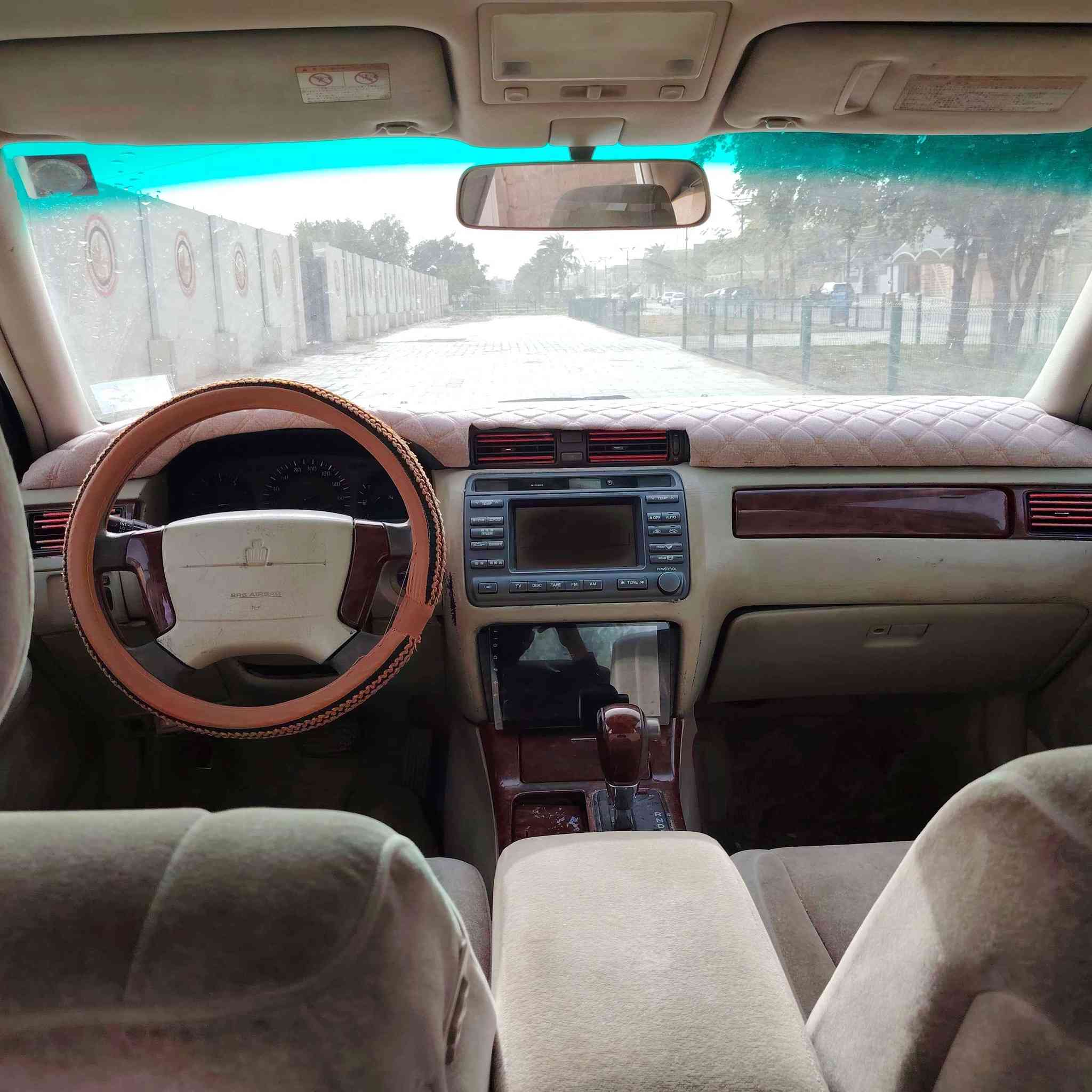 ملكه كراون للبيع 
2002
كرستال اصل 
ويل النجمه
مكينه دي فور الجبير 
3 دكم 
كير ومكينه وحداديه نضيفات 
 السياره مكفوله من الكص والضربه والصبغ
السياره نضيفه بس بيها شويه جراد بالقماره 
مدفوع كمركها وكل شي  خاص بيها 
السعر 105 وبيها مجال 
*********** النجف, العراق
