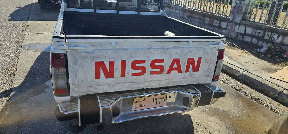 نیسان 2005 بەخاخ ئاڕم پلاستیکی سلێمانی سەیارەکی زۆر جوانو مەزبوتە چوارتایەی تازە گێڕو مەکینە و ئەکسل بەشەرت سەیارەکە چەمەلەغێکی ڕەشە دوو پەڵەی تری بۆیاخە ناوینەگرتوە  نرخ 90گڵاو مەعمەلە ژم *********** *********** دار بنديهكان, السليمانية
