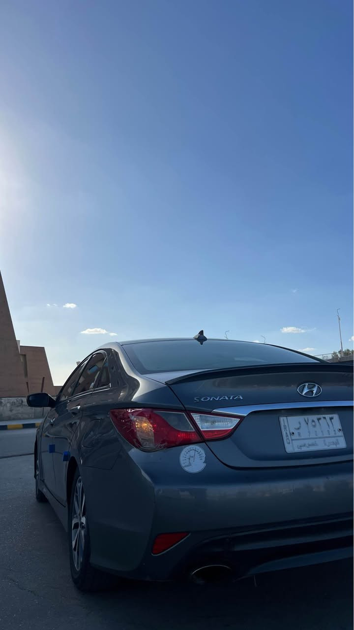 هونداي سوناتا موديل ١٤  وارد امريك  ضررها تقرير داخلة  فول مواصفات عدا الفتحه  محرك ٢٠٠٠ توربو لا تبخير ولا تنقيص  ولا دوانص بيها بس شخط ستوته الباب الصدر والوراه وشوية من جاملغ 
3 بصمات يدات نيكل  كشنات جلد كهربائي  + تدفئه  اشاير مري دبل كزوز  لايت زنون فول كامره دواره كير مكينه حداديه خير من الله تحكمات ستيرن حاكية  دواخلها نظيف كلش حتى كتلوك الشركة موجود رقم بصره حره بسمي تحويل ثاني يوم  مكانه ذي قار 
*********** ناصرية, ذي قار
