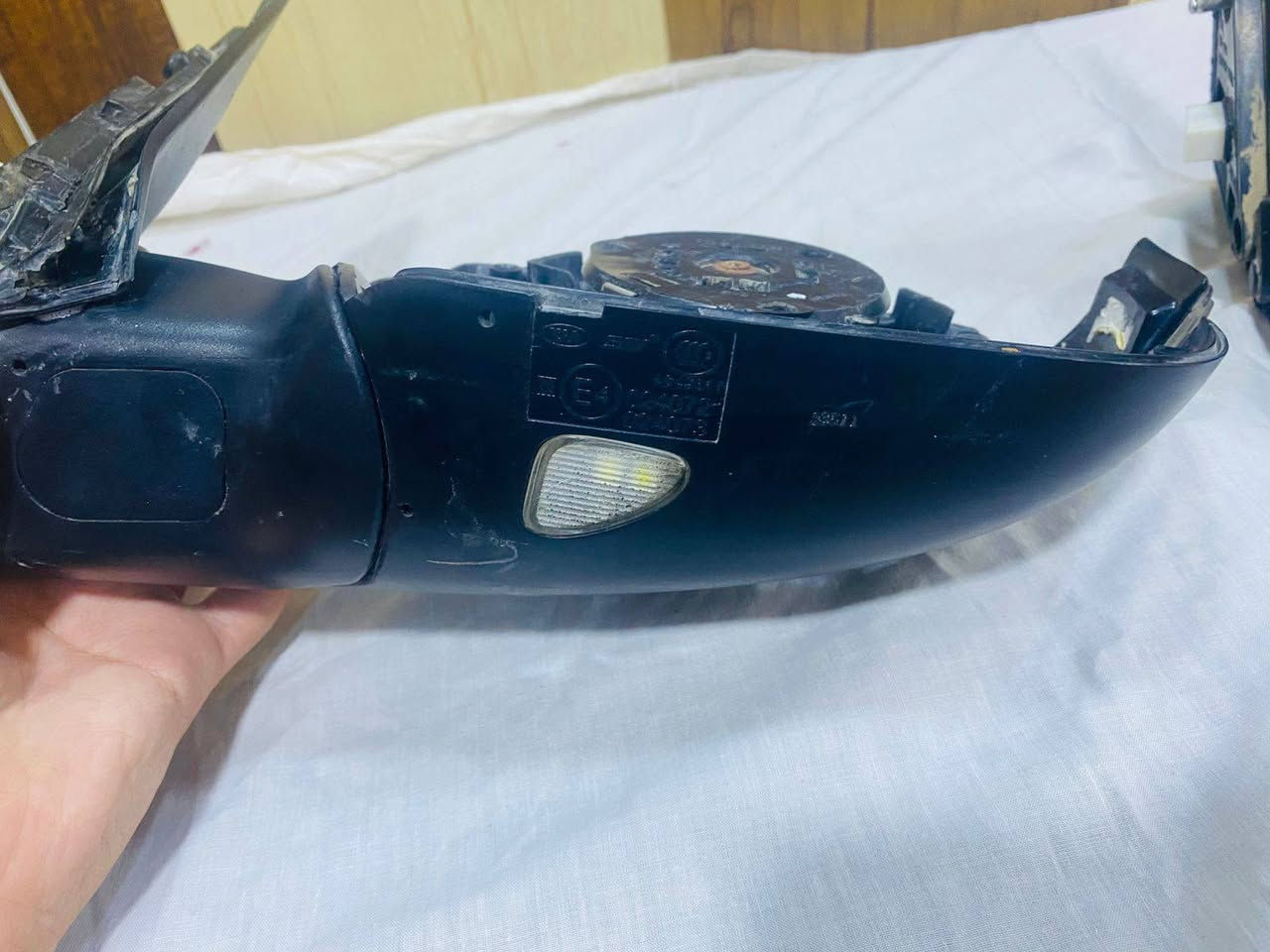 3مريات كيا كارنز ترهم من موديل ١٤ إلى ١٩ ثنين جهه اليسار ووحده جهه اليمين ناقصهن بس گفر وجامه للتواصل وات ساب ***********
