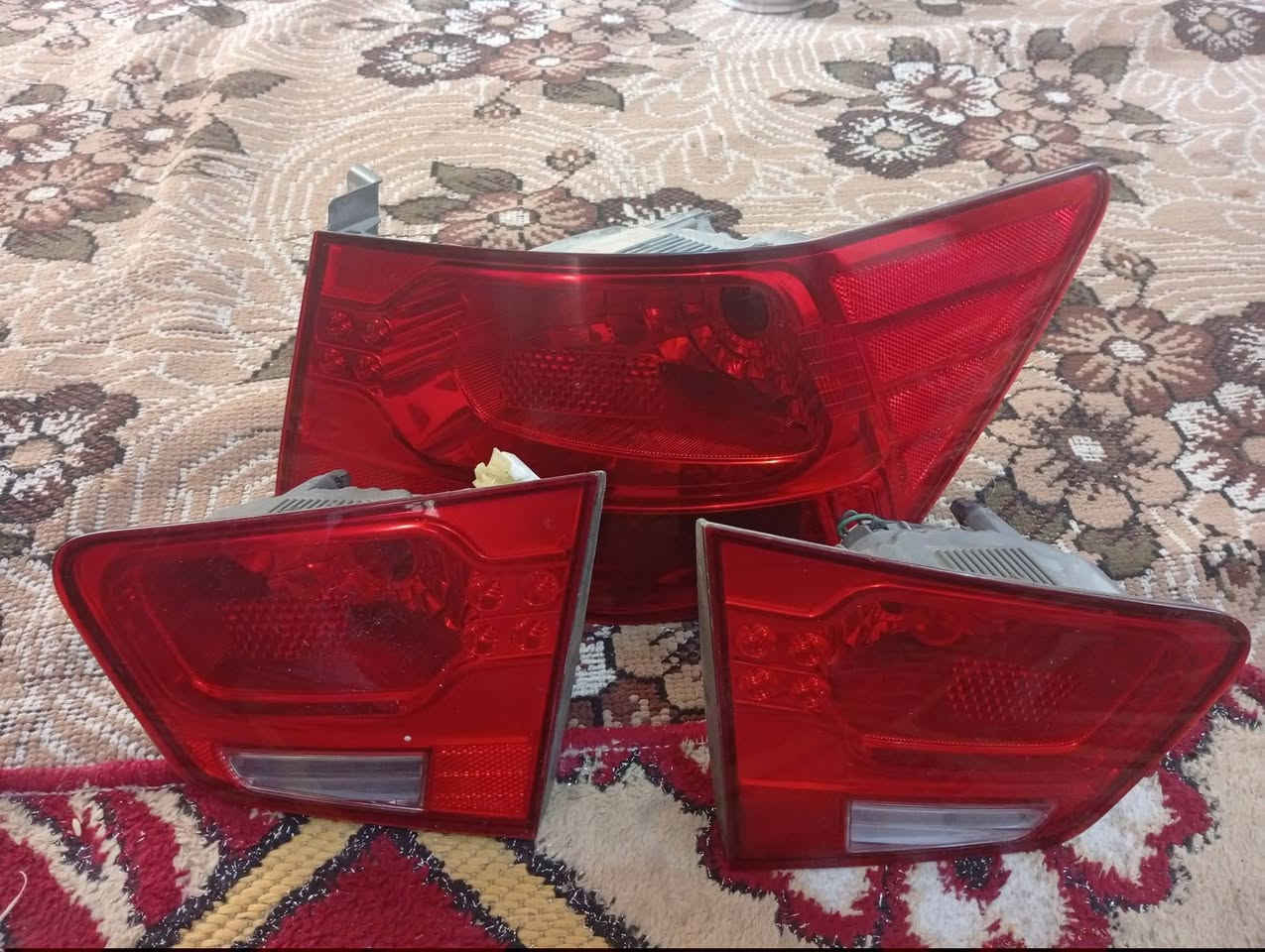 غراض سيراتو 
4 بطاين بيبان و 3 بك لايتات ثنين مالات الجنطه واحد مال المدكر الايمن شرط حاويه فاتحهن من كصه قيم باليرضي الله وبخدمته الياخذهن مكاني ناصريه سوق الشيوخ ***********

