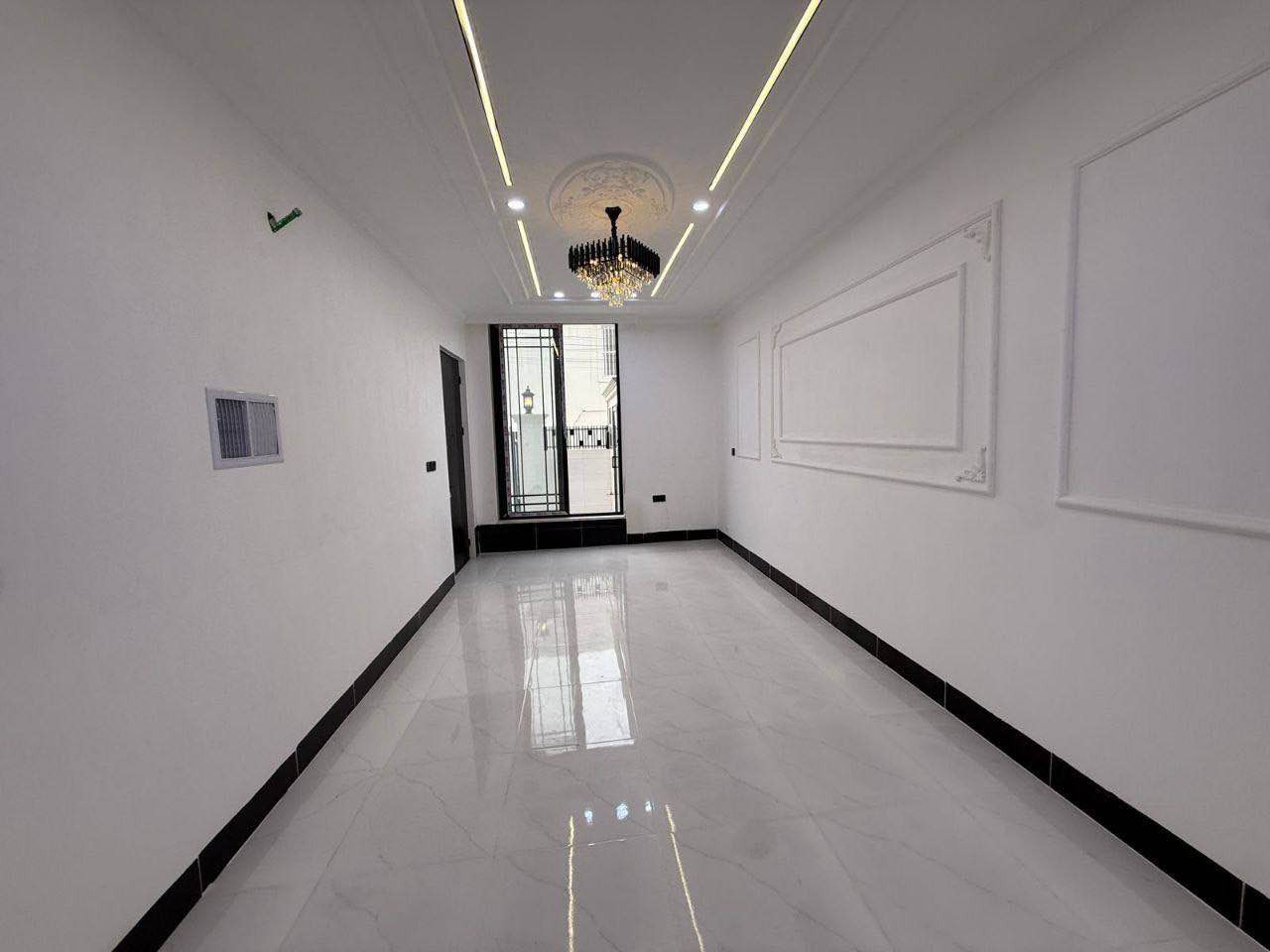 للبيع – 32 بارك
 المساحة: 200 م
 مقابل حديقة
 يتكوّن من 5 غرف نوم
 على شارع 12 ونص
السعر : 28 دفتر 75 ورقه قابل للتفاوض

رقم الاتصال او واتساب
***********
*********** أربيل, العراق
