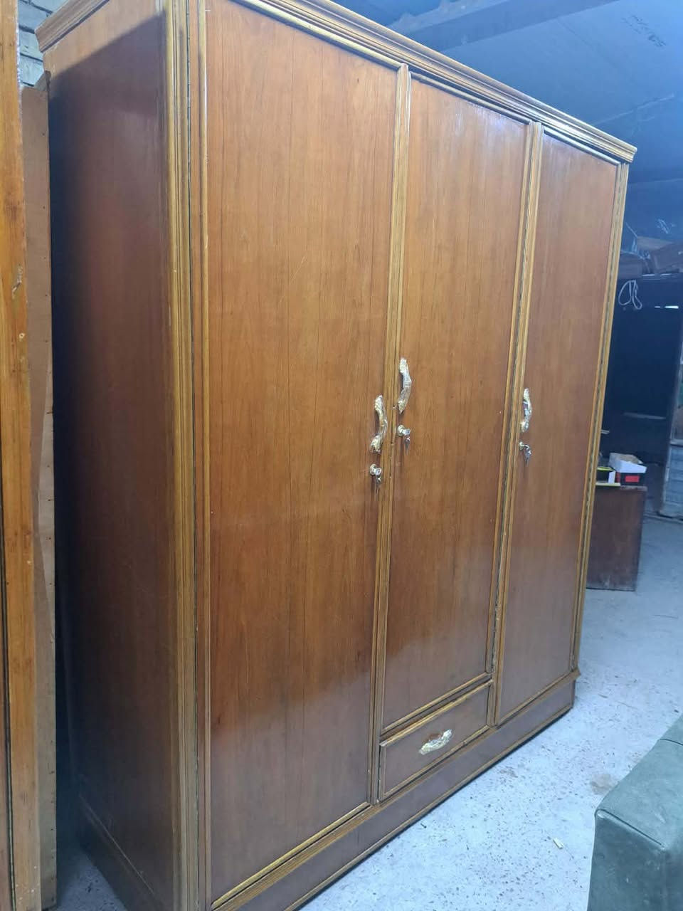 كنتور صاج بابين نضيف كلش 
كنتور 3 ابواب صاج ثكيل داخل وخارج ظهر جرجوبة صاج
كنتور صاج 4 ابواب نضيف كلش العنوان الشعلة ويوجد توصيل بكروة كافة مناطق بغداد فقط


**إذا كنت صاحب هذا الإعلان وتريد حذفه لأي سبب، رجاءا أرسل رسالة إلى الدعم الفني**