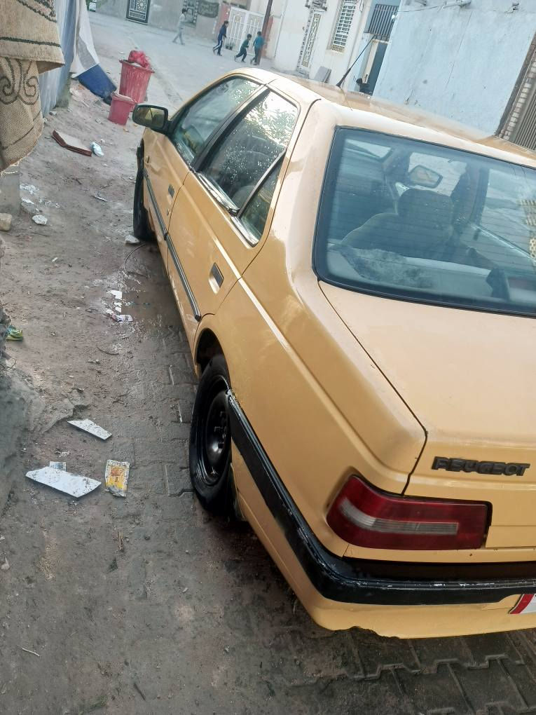 بيجو 405 مديل 10رقم نجف تبريد  تدفئه لايت زنون  مكينه كير زينات مابيه ضربه بس بيه خياسات قليلات معمرات السنويه منتهيه بل19عليه هيئه. 3اوراق  ينزل من سعره السعر 23 التصال عل رقم *********** النجف, العراق
