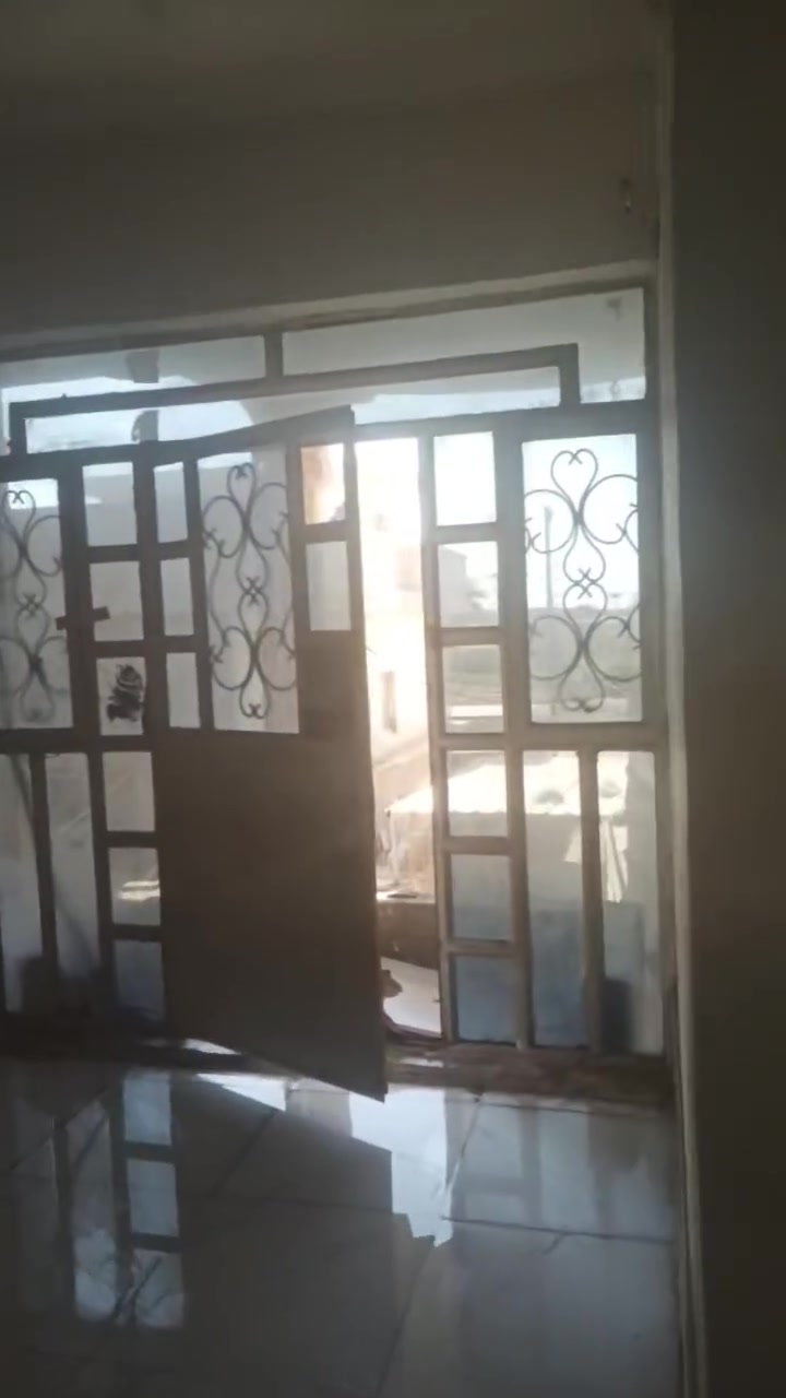 سلام عليكم يوجد بيت للايجار يتكون من 2 غرفه نوووم 5ب 4 وو صاله 6ب4 ووو ديوانيه 7 ب7 وصحيات لبيت سيراميك بورسلين مكان لبيطره ع نهررر بل قرب جامع لحسين بن علي لبيت طابق ثاني  *********** واتساب واتصال
