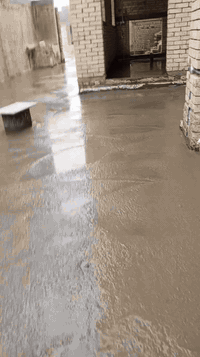 ***********سلام عليكم اخوان احنه نشتغل صب نضافه بيتونه تصليطه صطح كراج ارضيه رباط طارمه جميع الصب كادر متكامل بسعار مناسبه ***********
