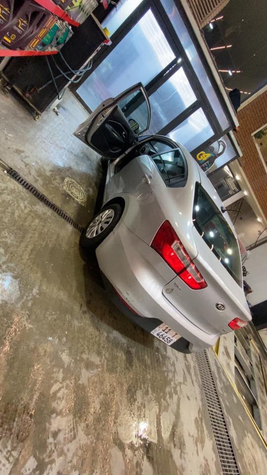 السلام عليكم@اقره المنشور للاخير رجاءا بكل تفاصيله واقتنع وخابرني وتدلل@ للبيع فقط كيا ريو موديل٢٠١٦ وارد امريكي محرك ١٦٠٠ المرغوب مكفول من الفتح هوه والكير رقم بغداد باسمي هزه وسنويه جديده قبل اسبوعين حادثهه بالمنشور صبغ جاملغ وربع باب فقط  سطحي بدون دواخل  الباقي مبي صبغ وتجي تشوف وتقتنع لان استعمال سنين فاكيد بيهه رصعات خفيفه وبيهه تكحيله بهلا الجاملغ الخلفي مصلح ومكحل تريد تصبغه تريد تبقي بكيفك  لتجي وتكلي عبالي مكفوله من الرصعه  مواصفات اعتياديه ماشيه ٩٥ الف مكاني بغداد اليرموك اربع شوارع *********** السعر ٩٠ وبيهه مجال حك جيتك جماعه ال٨٠ لتعب نفسك ابد
