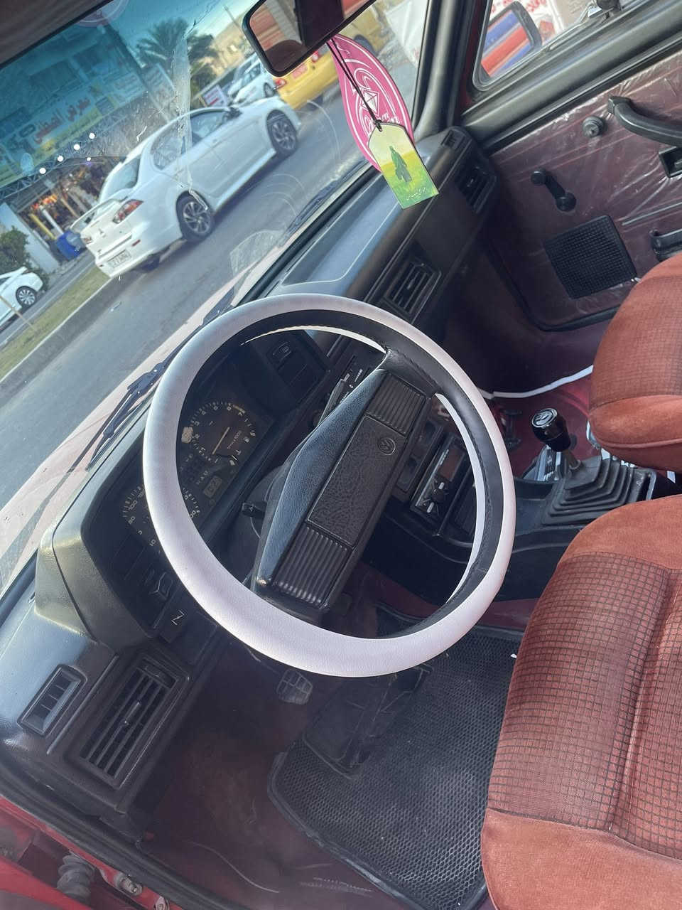 السلام عليكم برازيلي للبيع موديل ١٩٨٦ مصبوغه عام للجمالية سنويه ٢٠٢٦ رقم انكليزي  سنويه بسمي  تحول مباشر السعر ٦٥ وبيها مجال حك الجيه سيارة جاهزة ما تصرف عليها ابد 
رقم ***********
