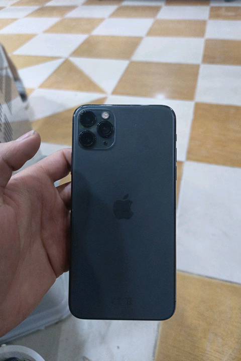 آيفون بحالة جيدة، تصميم أنيق وعملي يتميز بلون أسود. يعمل بصورة ممتازة ولا توجد مشاكل في الأداء. الكاميرا ذات جودة عالية، ومناسب للاستخدام اليومي. 

إذا كنت مهتم، راسلني للمزيد من التفاصيل.