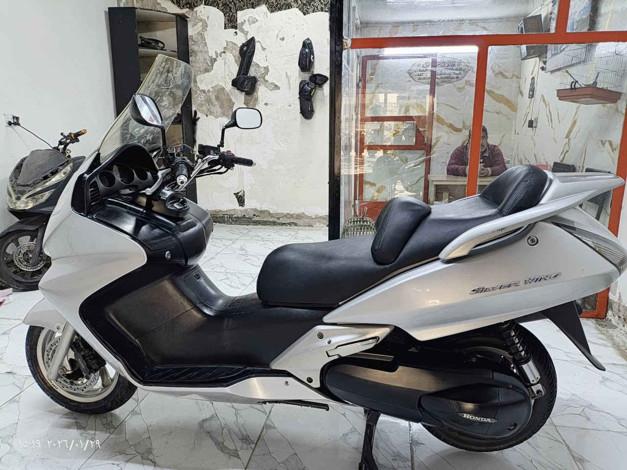 يا الله اللهم صل على محمد وال محمد سلفر وينج محرك 600 سي سي كفاله عامه ما عدا صبغ بجم وة ترايش دراجه مكينه بالكرتون شلعه ومعدل واحد على واحد المكان بغداد حي البتول السعر 16 ورقه ونص معدلها 180 رقم ‏‪***********
