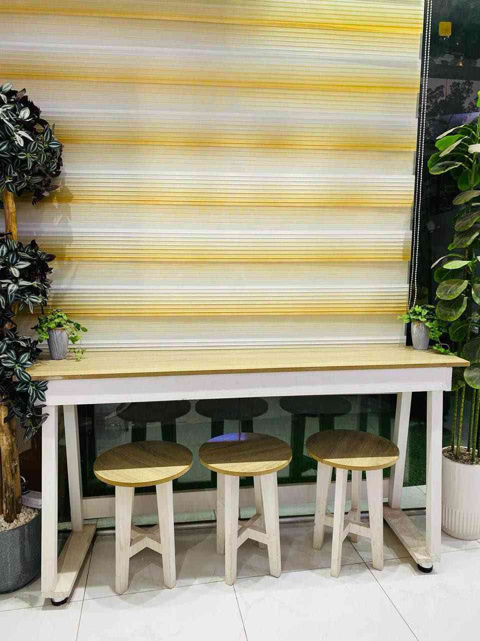 مغسلة جديدة استعمال ٢٠ يوم 
السعر ٨٥ 

ميز طعام بطول ١٨٠سم
عرض ٣٠سم
وياه ٣ ستولات
بسعر ١٠٠ الف

العنوان بعقوبة تقاطع السادة منطقة الرعاية الفارس, صلاح الدين


**إذا كنت صاحب هذا الإعلان وتريد حذفه لأي سبب، رجاءا أرسل رسالة إلى الدعم الفني**