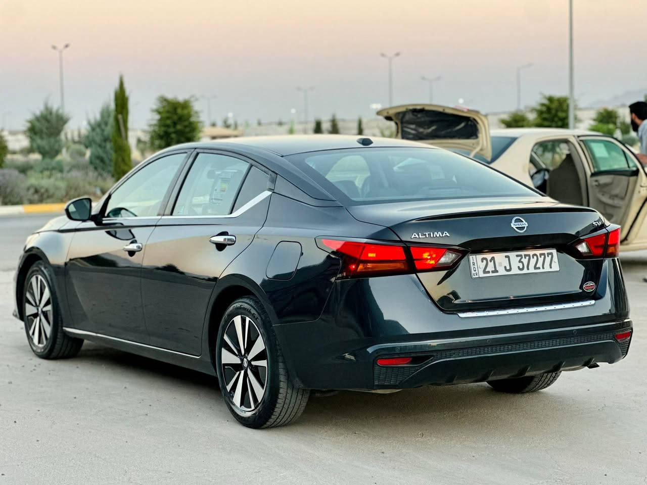 بەناوی خودای گەورە
ئەڵتیما  2021 SV مواسەفات  
تەنها 33 هەزاری حەقیقی ڕۆشتووە 
ماشآءالله سەیارەکە لەسەر دەقی شەریکە ماوەتەوە  
بەسمە و درگا بەسمە : شەغال : شاشە گەورە 
ڕادار پێش و دوا : تحدید سورعە : لایت لید
دەبڵ ئەگزۆز : ڕاداری ئاوێنە : کامیراو حاسە
سیستەمی کارپلەی : بەردی سالانسا بیلاد 
تایەی تازەیە و سپێری دانەگیراوە
گێڕو مەکینەی لۆکە و بەشەرت
بۆنید و چەمەلغی بۆیاخە بێ ناگرتن و ئێرباگ
ڕەسمی سۆنەرەکەیم داناوە 
سعری 130 و مەجالێکی کەم
لە سلێمانیم ***********
