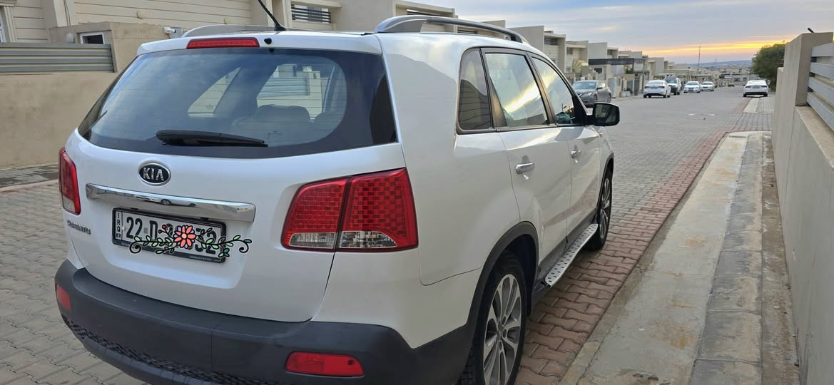 کیا سورینتو 2012 خلیجی
4سلندر ،پانوراما ، کشن جلد ، 190 هەزار ڕۆشتوە بێ بوخارو دکەڵ و سەرف ، چوار تایەی لۆکی لۆکی لە سەرە ، پارچەو پەڵەیەک بۆیاخی هەیە سۆنەرم داناوە لە گەڵ وێنەکان ، حەوت مەقعەد و تەبڕید مەرکەزی سێ بەش سەیارەیەکی زۆر پاک و بێ وێنەیە نرخی 150 و مەجالێکی کەم 
***********کلار

کیا سورینتو خلیجی 2012
اربع سلندر ، بانوراما ، ماشیە 190الف ، دبل گیر ،سبعت راکب ، تبرید و تدفیئە مرکزی 3 قطع ، سنوی و رقم جدید
قطعە باب سائق سبخ و شبر من جاملغ سائق سونر موجود ،سیارە نظیف بدون بخار و دخان كالار, السليمانية
