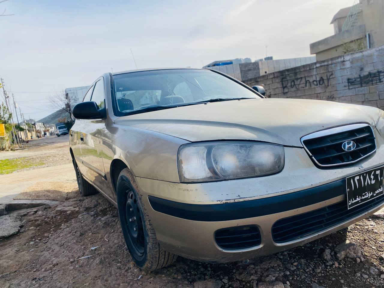 هۆندای ئەلێنترا مۆدێل 2002
ئاڕم سلێمانی
مەکینە 20 
بێ بۆیاخ، بەڵام کاڵبوونەوەی هەیە
هیچ مەسروفێکی تیا نییە، بێ تەقە و ڕەقە
چوار تایەی تازەی لەسەرە
تەبریت گەرم و سارد بەشەرت
نرخی 57 گەڵا و کەمێک مەعامەلە.

ژمارە مۆبایل
*********** حلبجة, السليمانية
