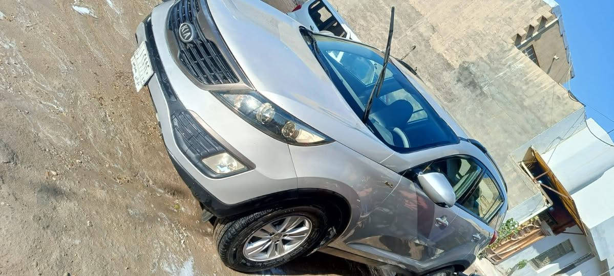 للبيع سبورتج ٢٠١٢ خليجي رقم ذي قار  بسمي هزة وسنويه ورقم كله جديده السيارة كفاله عامه من الصبق والتبديل شرط السونار محرك٢٠٠٠دوش تبريد ثلج كير وحدادية ومحرك خير من الله تخم تاير السيارة جاهزة من كلشي السعر ١٢٨ وبيها مجال***********مكان السيارة كربلاء  تجي شوف وتقتنع وبيك خير وادلل
