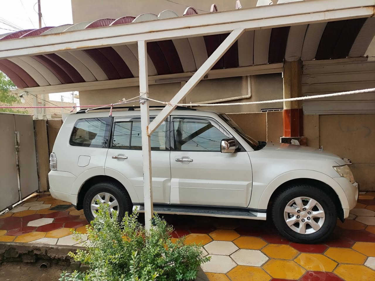 السلام عليكم باجيرو موديل 10  حبتور
محرك 6 سلندر 3500  مكفوله من الضربه والصبغ 
فتحة  كشنات جلد كهرباء 7 راكب دمام خلفي 3 قطع 
تبريد مري شفط حساس خلفي رقم بغداد السعر
145 وبيها مجال السياره جديده مكان السياره 
بابل البكرلي 
***********
***********
