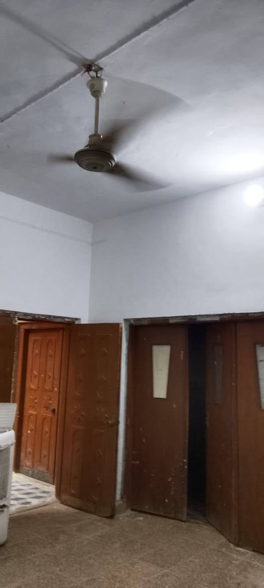 بيت خلفي للبيع خلف مدرسة الناصريه قرب سوق سيد سعد المساحه 155 طاااابقييين 5دقايق عن الحبوبي الطابق الارضي غرفه وصاله وستقبال وحمامات داخليه وخارجيه ومطبخ  ولطابق الاول 3 غرف وحمام يصلح للسكن ومخزن للجمله للأستفسااار ***********
