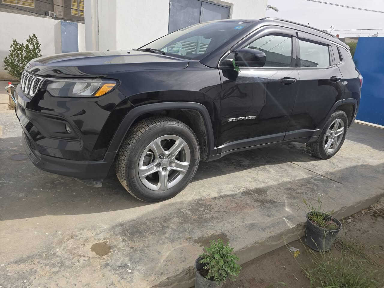 للبيع او مراوس – جيب كومباس 2024 فئة لاتيدو | دفع رباعي | رقم شهداء بابل
بدون حادث نسبه غرق تعمل وتسير 
الموديل: Jeep Compass 2024
الفئة: Latitude (لاتيدو)
الدفع: رباعي 4×4
المحرك: 2.0 لتر تيربو
القوة: 200 حصان
ناقل الحركة: أوتوماتيك 8 سرعات
الوقود: بنزين
الممشى: 44 ميل فقط 
المواصفات:
شاشة لمس 10.1 إنج
Apple CarPlay & Android Auto
كاميرا خلفية + حساسات
تشغيل بصمة + دخول ذكي
مثبت سرعة
تحكم بالمقود
أنظمة أمان متقدمة
جنوط ألمنيوم
مكيف أوتوماتيك
أوضاع قيادة متعددة للطرق الوعرة والثلج
السعر 165 بيه مجال 
مكاني بابل
للاستفسار الاتصال ***********
