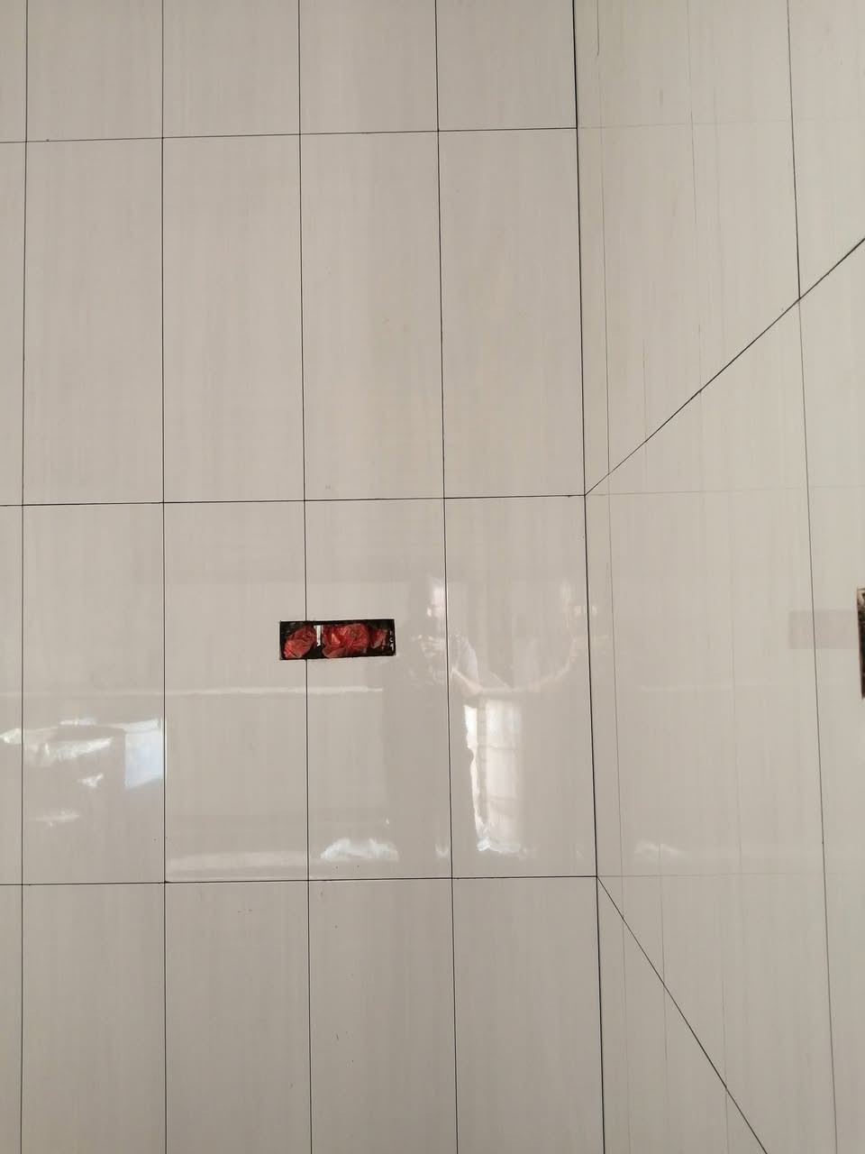 خلفه سيراميك في كربلاء شغل درجه اولى جداري و ارضيه جميع انواع السيراميك مع بورسلين و  كاشي و مرمر و بآيات درج داخل في كربلاء رقم الهاتف ***********
