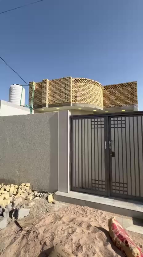 سلام عليكم بيت زراعي مساحه 140 شارع 10 كافه الخدمات متوفره التبليط يبعد 70 متر مكانه زيناويه قرب مكتب الغاز سعر 65 رقمي ***********
