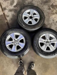 ويل كب 17 تيوتا جكسارة عدد  3  بي نقص ويل بسعر مناسب 07826986932