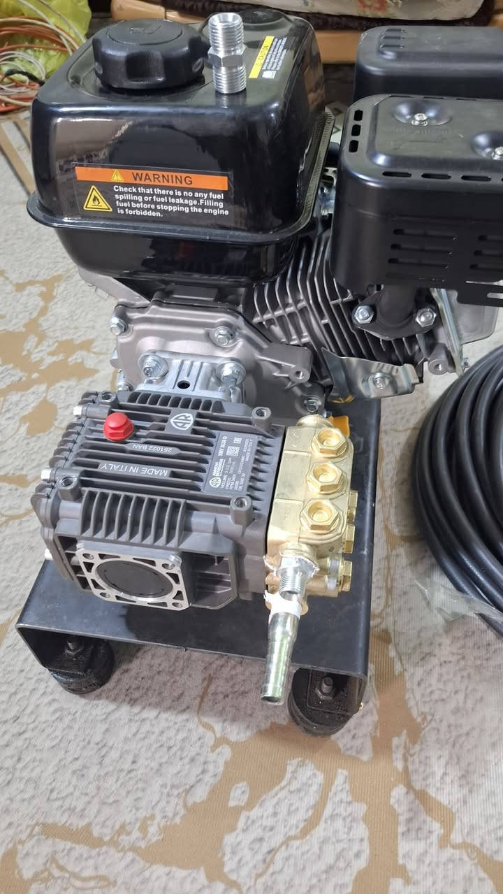 مضخة انوفي ٢٠٠ بار ١١ لتر محرك ٦.٥ حصان
جديدة غير مستخدم أخذتها مايقارب صار ٢٠ يوم 

العنوان المحمودية هاتف( *********** )
