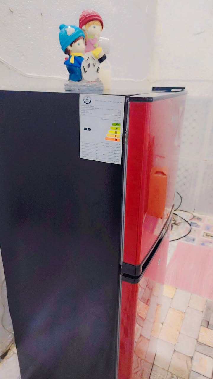 ثلاجه الطول متر 30العرض 46 جديده للبيع السعر 250وبي مجال بسيط ***********
