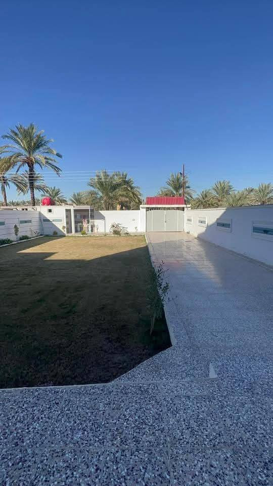 دار للبيع
مساحته 600 متر ملك صرف سند 25
الطابق الاول يحتوي على مضيف ومطبخ واستقبال وغرفه نوم وخدمات 2
الطابق الثاني يحتوي ع 3 غرف نوم مع حولي 
و خدمات 
للاستفسار الاتصال على الرقم ***********
