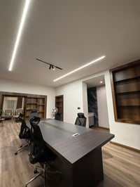 بيت ثلاث طوابق للايجار بالحارثيه محله ٢١٣، يصلح مقر شركه + سكن الاجانب...