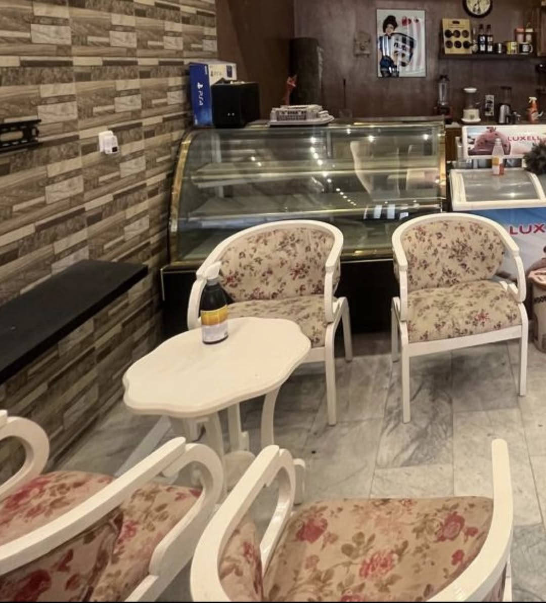 السلام عليكم
غراض كافتريا للبيع 
للتواصل والاستفسار ع الواتساب ***********
