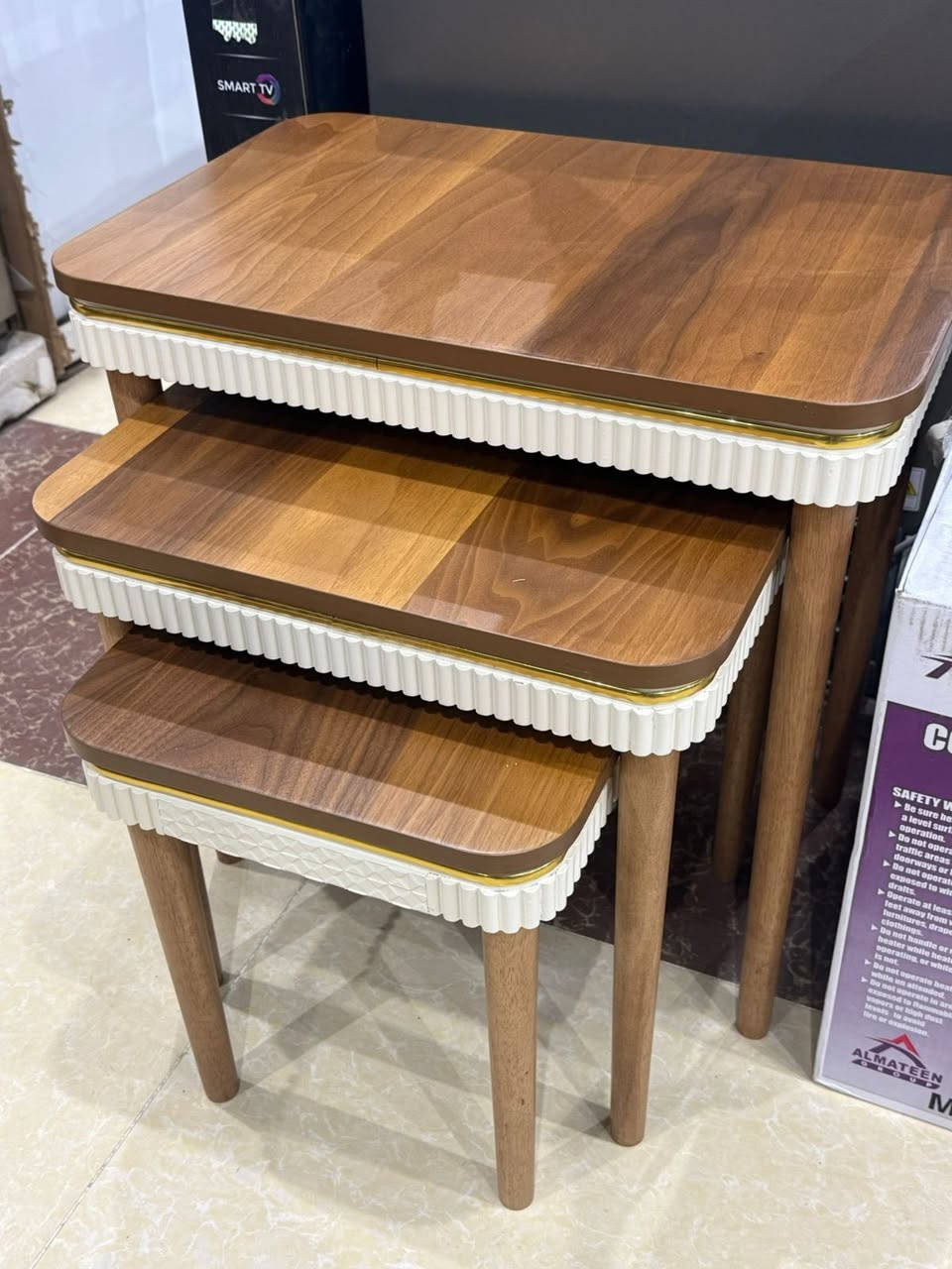 معرض صلاح آلدين للأثاث المنزلي للجمله والمفرد 
وصول طبلات خشب زان مصري ثقيل 
صبغ حراري لامع شي خرافي وراقي 
3 مدرج فقط ابيض جوزي بسعر جمله 
***********
العنوآن تكريت الزهور مقابل كليه تربيه البنآت مجاور تانكي المآء قرب غصن الزيتون
